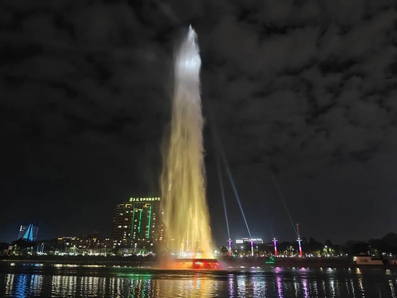 Heyuan Xinfeng River Music Fountain, Guangdong
